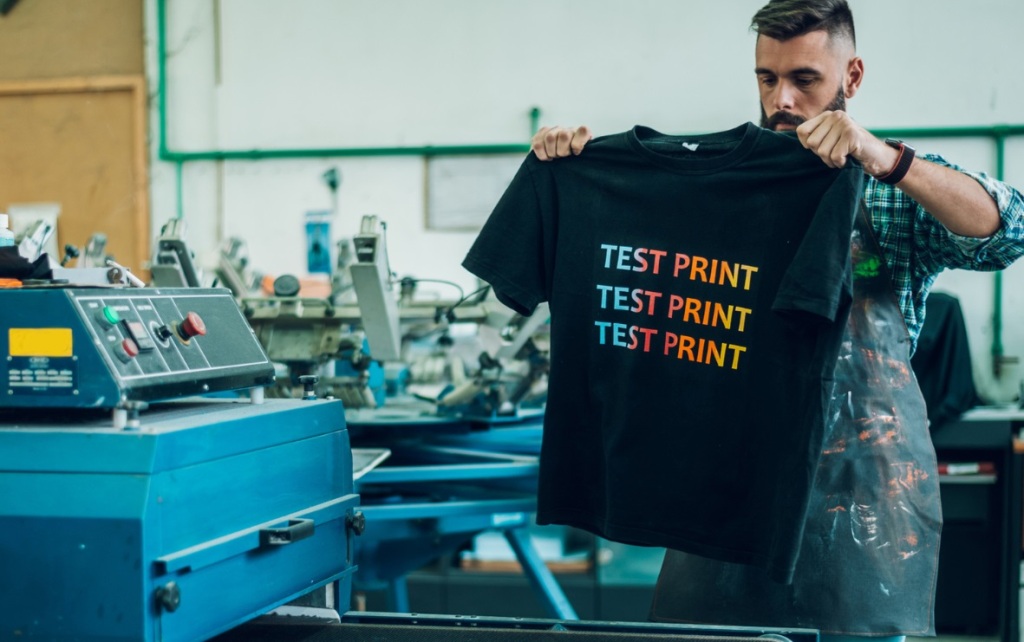 Expressive Threads: London’s Premier Hub for Exceptional T-Shirt Screen Printing, Embroidery, and Vinyl Services